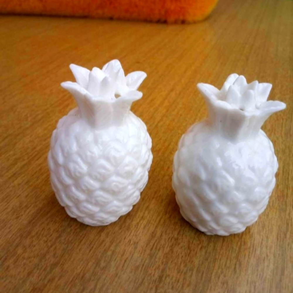 Bone China Pineapple Salt & Pepper Shaker's.
